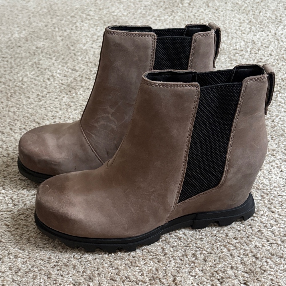 Sorel Taupe Chelsea Ankle Boots with Black Elastic Panels